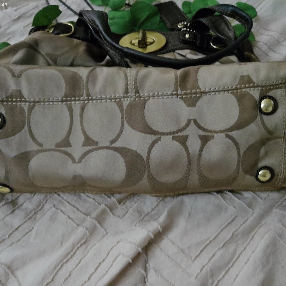 Authentic Coach Purse - Picture 3 of 9
